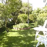 Apartman Haus Mit Lilie Und Rose Westerdeichstrich