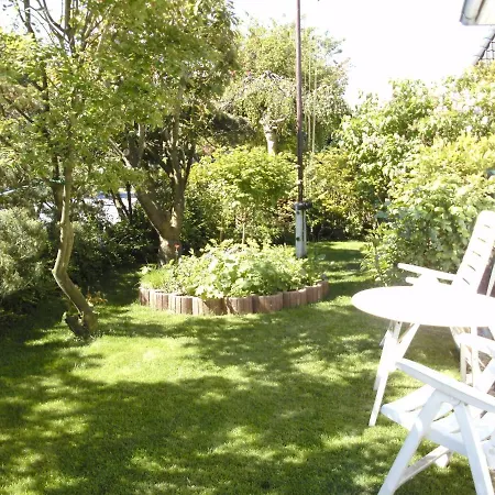 Appartement Haus Mit Lilie Und Rose Westerdeichstrich