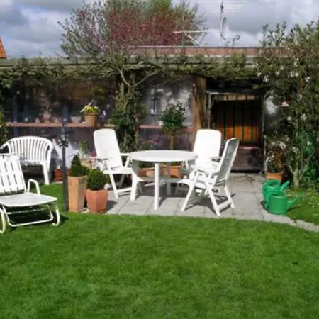 Haus Mit Lilie Und Rose Appartement