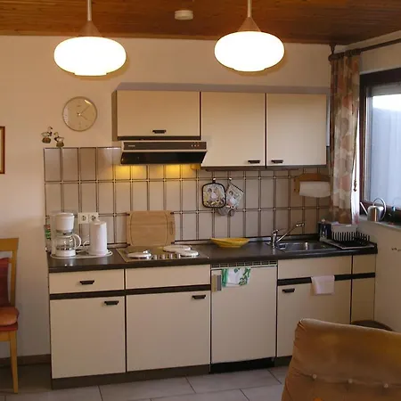 Haus Mit Lilie Und Rose *