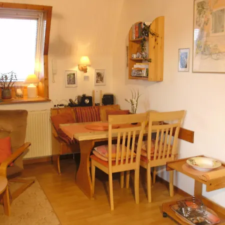 Haus Mit Lilie Und Rose Apartamento