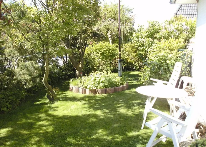 Appartement Haus Mit Lilie Und Rose Westerdeichstrich