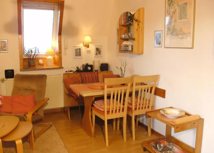 Haus Mit Lilie Und Rose Appartement