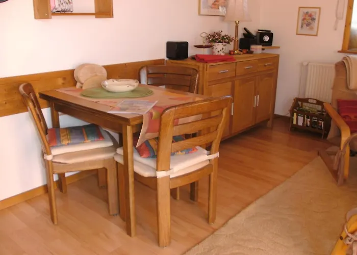 Haus Mit Lilie Und Rose Appartement Westerdeichstrich